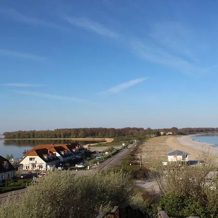 Reetdachhaus Am Haff 度假居 *